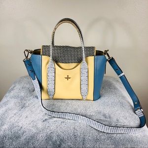 Pour La Victoire Chanteuse Medium Satchel